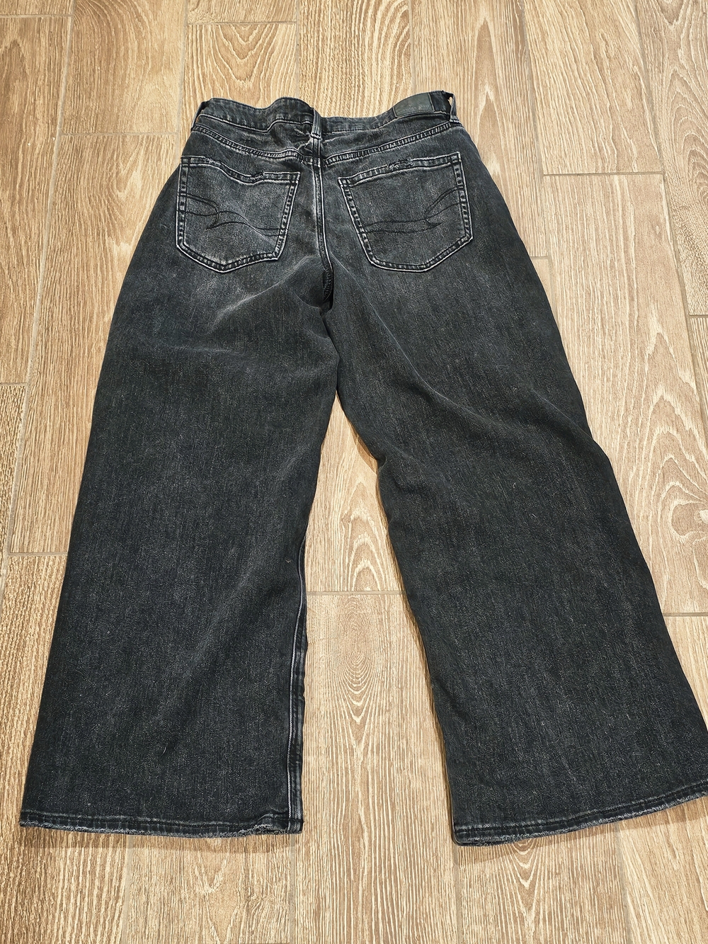 AE Super High-Waisted Baggy Wide-Leg Jean - Picture 3 of 6